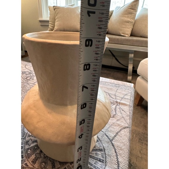 This is for one ceramic unique cream colored vases - Picture 5 of 8